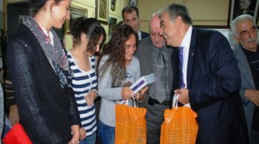 AK Parti İzmir İl Başkanlığı şehit aileleri derneğini ziyaret etti