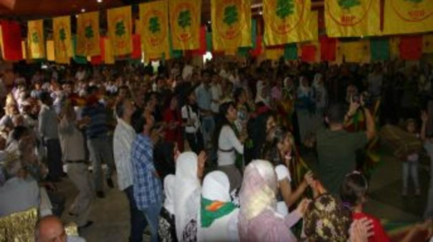 BDP'nin kongresinde salona T&uuml;rk bayrağı asıldı