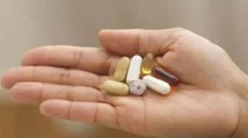 İntihara kalkışan kızın babası kalpten &ouml;ld&uuml;