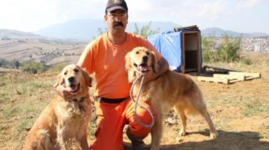 Emekliye ayrılan arama kurtarma köpeklerine eğiticisi sahip çıktı