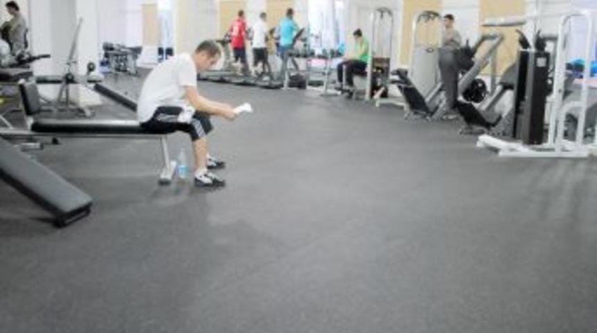 Hakkari &Uuml;niversitesi'nde spor merkezi a&ccedil;ıldı