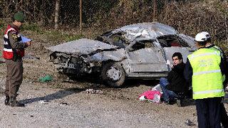 Otomobil şarampole yuvarlandı: 3 ölü