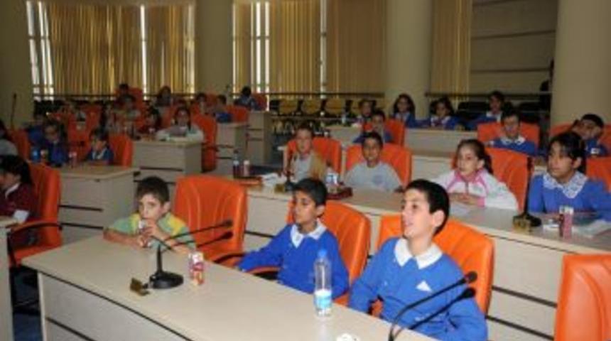 Sosyal bilgiler dersini belediyede işlediler