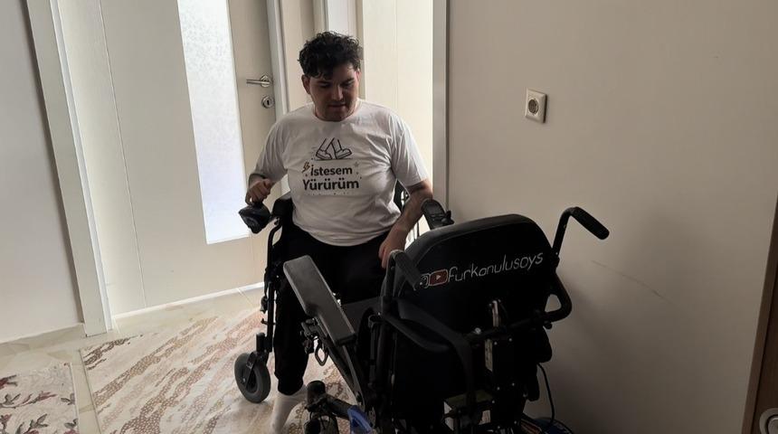 Depremde asans&ouml;r&uuml; kullanmak zorunda kaldı: &ldquo;Ne yaparım bilmiyorum&rdquo;
