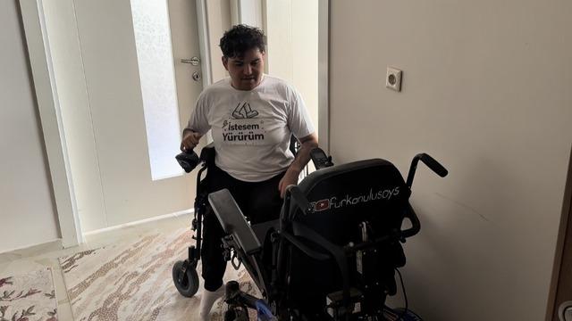 Depremde asansörü kullanmak zorunda kaldı: “Ne yaparım bilmiyorum”