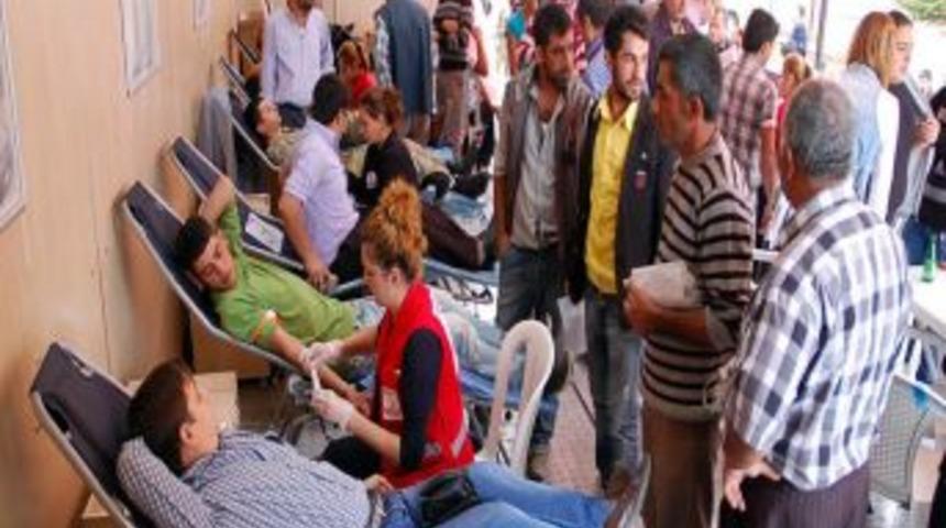 K&ouml;hn&uuml; &uuml;z&uuml;m&uuml; yediler, kan bağışında rekor kırdılar