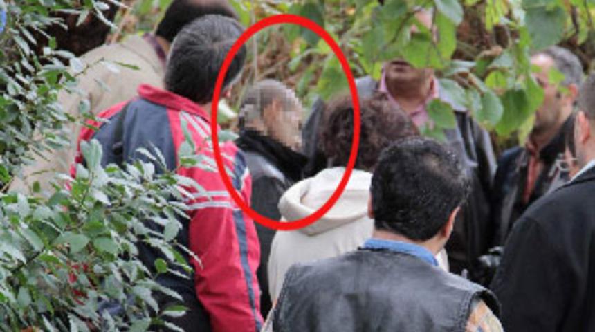 Parkta kendisini ağaca astı