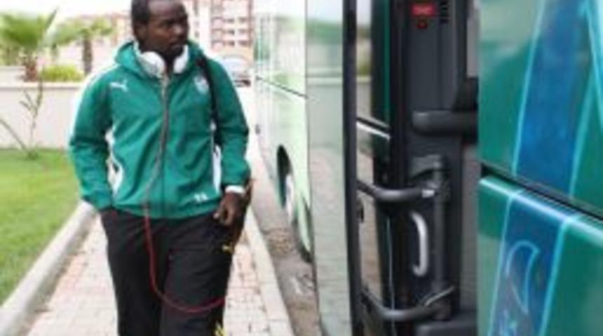 Bursaspor, Galatasaray ma&ccedil;ı i&ccedil;in İstanbul&rsquo;a gitti