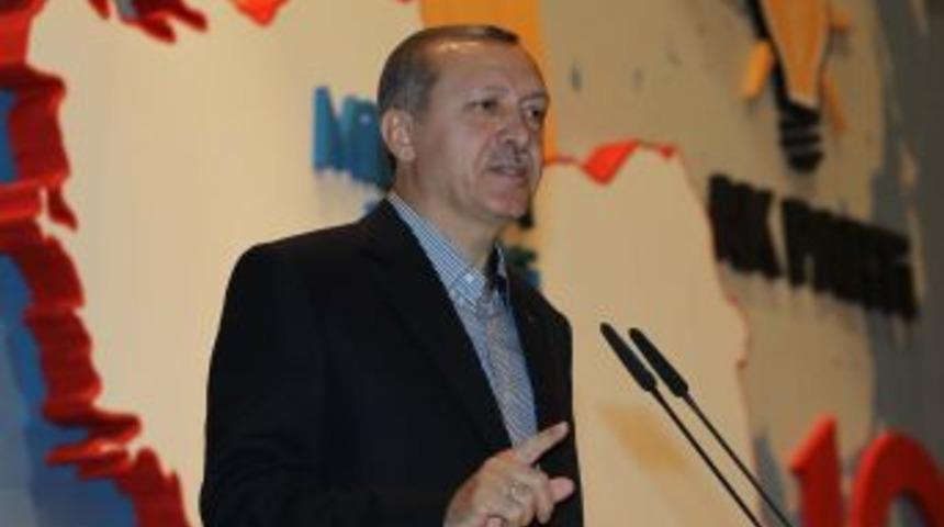 Başbakan 7 se&ccedil;im zaferli T&uuml;rkiye haritası &ouml;n&uuml;nde konuştu