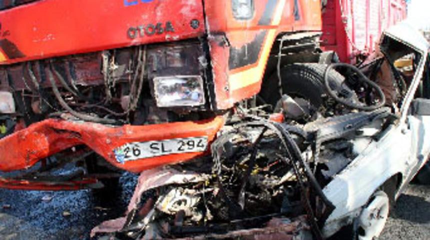 Yollar kan g&ouml;l&uuml;ne d&ouml;nd&uuml;