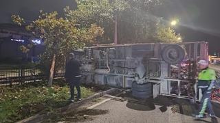 Samsun'da biber yüklü kamyonun devrilmesi sonucu 2 kişi yaralandı