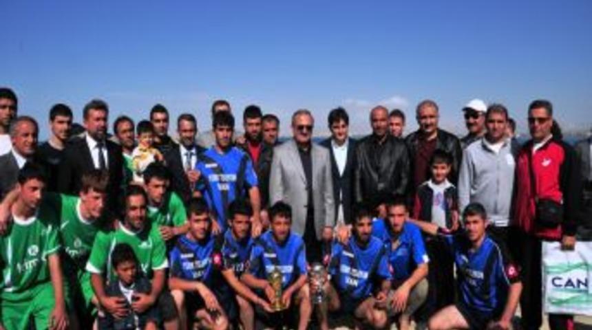 Van'daki Plaj Futbolu Turnuvası'nı Türk Telekom kazandı