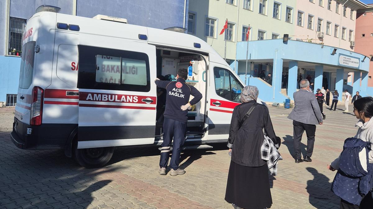 Başakşehir de okulda bıçaklı kavga! 7 kız öğrenci yaralandı, saldırgan yakalandı 1