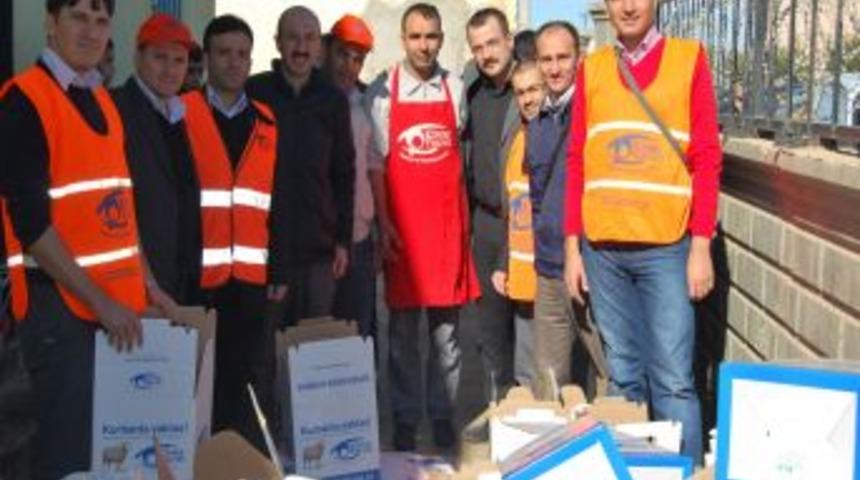 Suru&ccedil;'ta g&ouml;n&uuml;ll&uuml;ler 400 aileye et ve giyisi yardımında bulundu