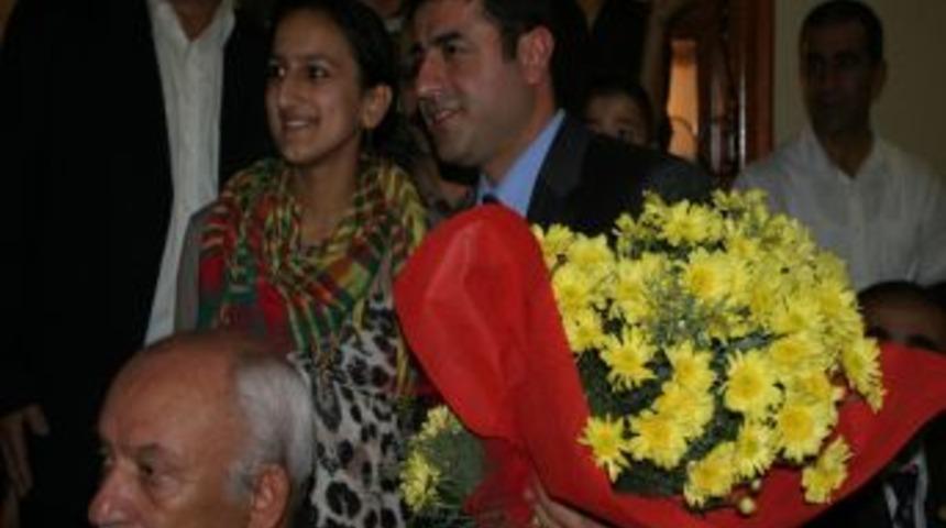 BDP'li Demirtaş, &Ouml;calan'a &ouml;zg&uuml;rl&uuml;k istedi
