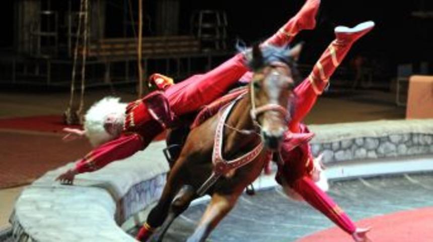 Ankaralılar, bayramın ikinci g&uuml;n&uuml; Moskova Sirki ile keyifli dakikalar ge&ccedil;irdi