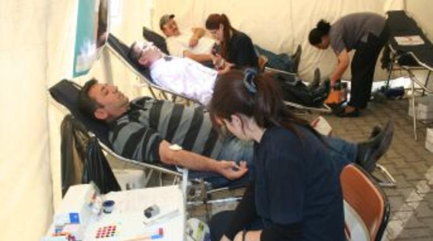 Kan bağışında, ge&ccedil;en yılın rakamları 10 ayda yakalandı