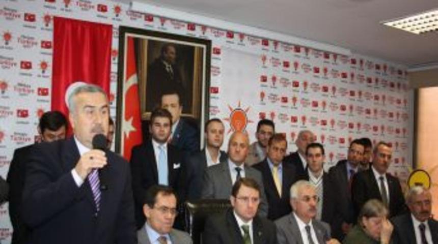 AK Parti tam kadro bayramlaştı
