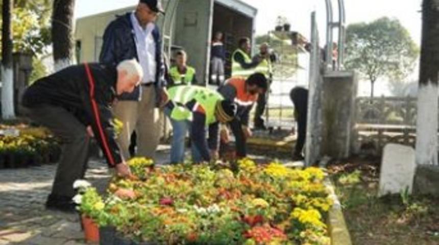 Mezarlık ziyaret&ccedil;ileri unutulmadı