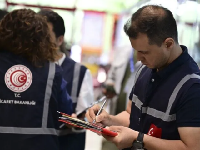 Ticaret Bakanlığı d&uuml;ğmeye bastı! 9 ayda 360 bin firma denetlendi, 2,6 milyar lira ceza kesildi