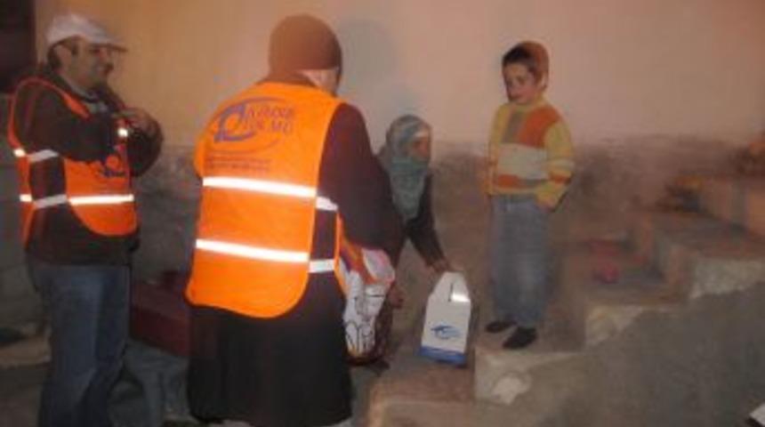 Adilcevaz'da 300 aileye 7'şer kilo kurban eti dağıtıldı