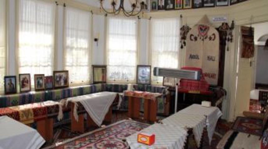 130 yıllık tarihi konak 'Y&ouml;r&uuml;k T&uuml;rkmen M&uuml;zesi' oldu