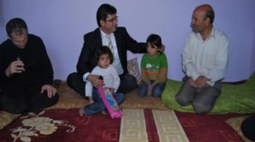 Suru&ccedil; Emniyeti, y&uuml;z fakir aileyle bayramlaşarak, kurban eti dağıttı