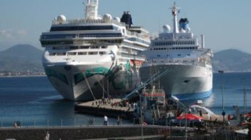 Kruvaziyer turistik gemilerin Alanya&rsquo;ya ilgisi s&uuml;r&uuml;yor