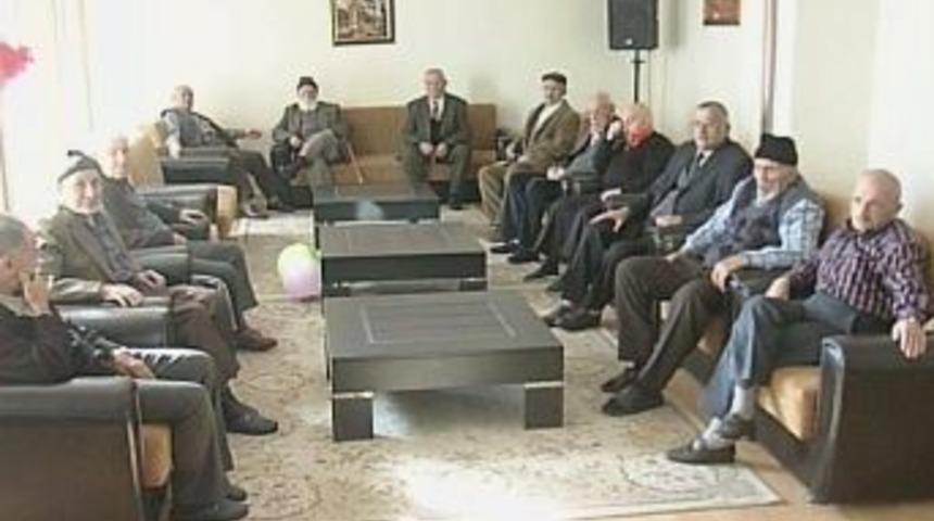 Huzurevinde kalan yaşlıların bayram dilekleri, yakınları ile g&ouml;r&uuml;şmek