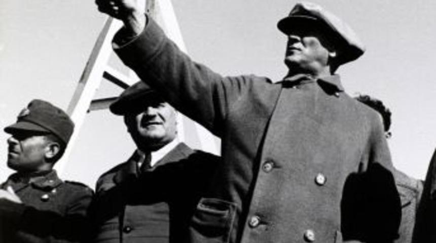 32 fotoğrafta Atat&uuml;rk