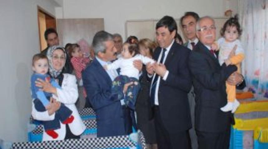 Milletvekili Karasayar bayramda hastalara moral verdi