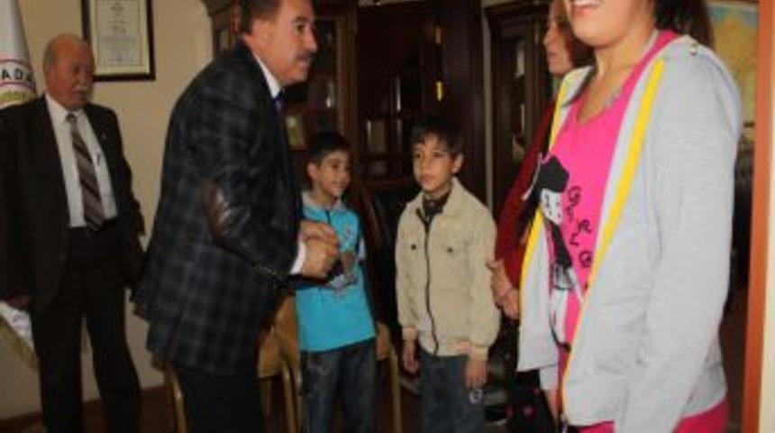 Başkan Şahin, halkla bayramlaştı