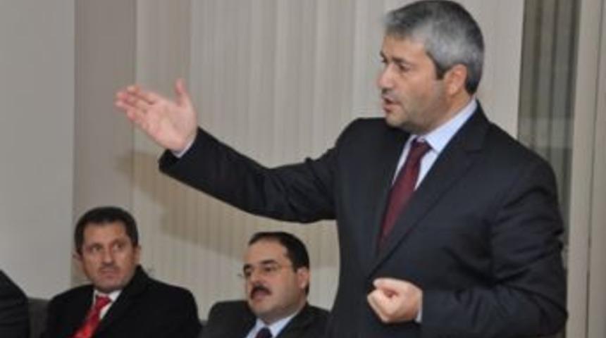 Bakan Erg&uuml;n Başiskele'de bayramlaştı