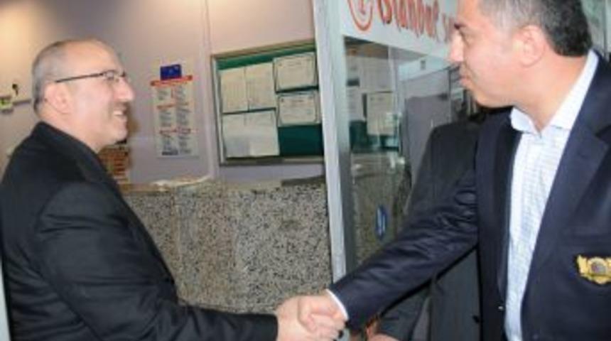 Otogarda sıcak bayramlaşma