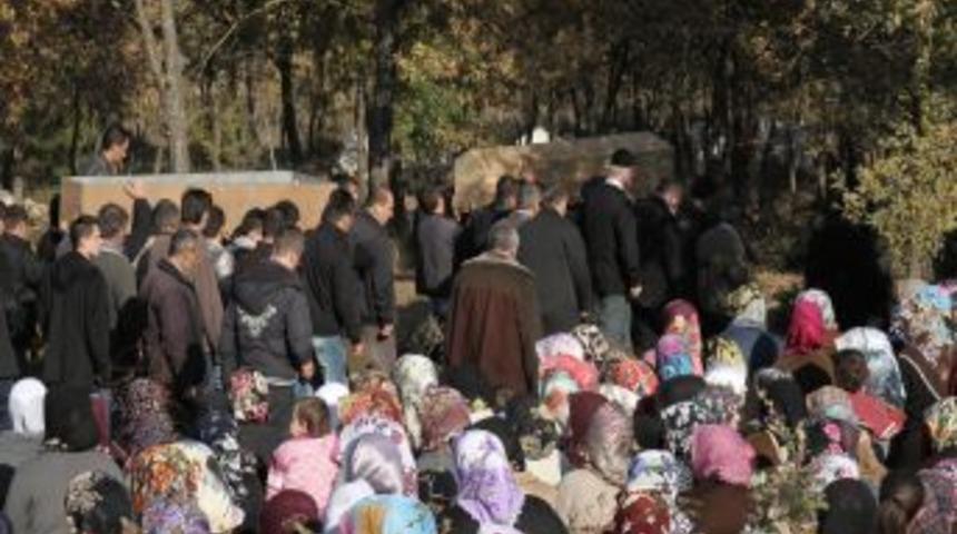 &Ouml;zışık ailesi, bayramın &uuml;&ccedil;&uuml;nc&uuml; g&uuml;n&uuml; d&ouml;rt &ccedil;ocuğunu kazada kaybetti