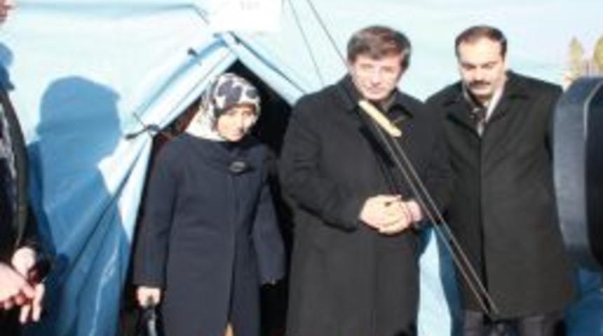 Davutoğlu: Dış &uuml;lkelerden 21 bin 593 &ccedil;adır, 100 bin battaniye geldi