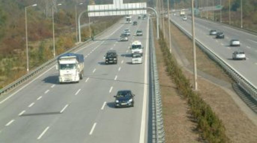 D&ouml;n&uuml;şe ge&ccedil;en tatilciler TEM'de yoğunluk oluşturdu