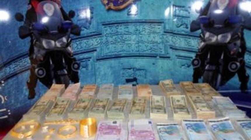 &Ccedil;alıştığı bankanın 2 milyon dolarını gaspden g&uuml;venlik&ccedil;i tutuklandı