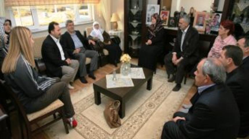 Şehit ailelerinin bayramı buruk ge&ccedil;ti