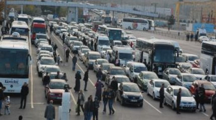 Top&ccedil;ular iskelesinde bayram yoğunluğu başladı