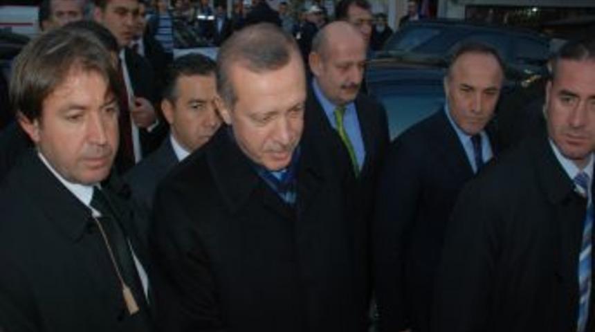 Başbakan Erdoğan ağabeyinin mezarını ziyaret etti