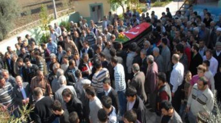 Deprem enkazından sağ &ccedil;ıkarılan gen&ccedil; hastanede hayatını kaybetti