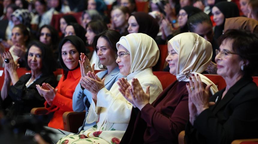 Emine Erdoğan GİF 2027 sezon a&ccedil;ılışında: "281 binden fazla gen&ccedil; kız bu kapıdan ge&ccedil;ti"