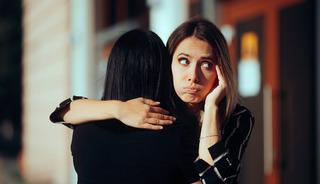 Birinin yalan s&ouml;ylediğini anlamanıza yardımcı olabilecek 6 soru! Psikologlar a&ccedil;ıkladı