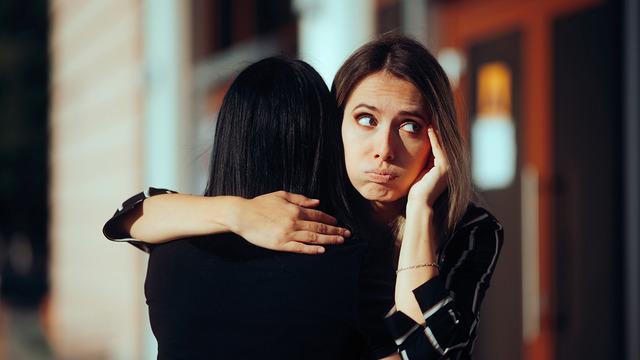 Birinin yalan söylediğini anlamanıza yardımcı olabilecek 6 soru! Psikologlar açıkladı