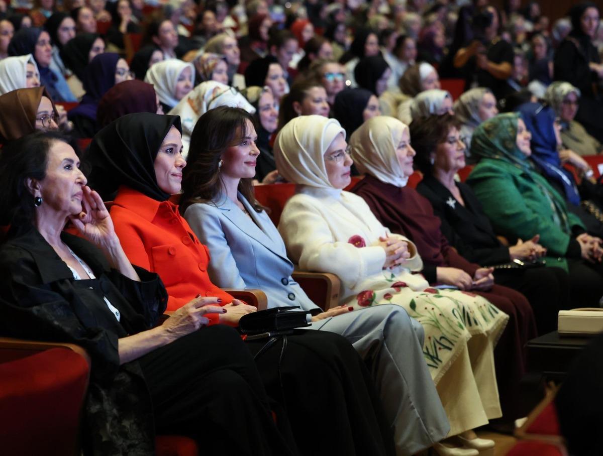 Emine Erdoğan GİF 2027 sezon a&ccedil;ılışında: "281 binden fazla gen&ccedil; kız bu kapıdan ge&ccedil;ti" 1