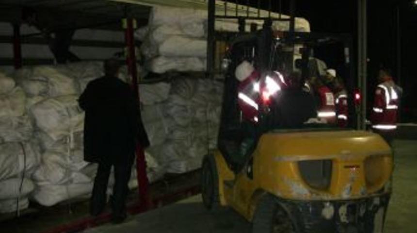 Kızılay deprem B&ouml;lgesine bin 250 &ccedil;adır daha g&ouml;nderdi.