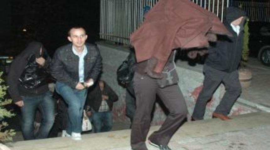 Bakırk&ouml;y'de kuman baskını: 45 g&ouml;zaltı