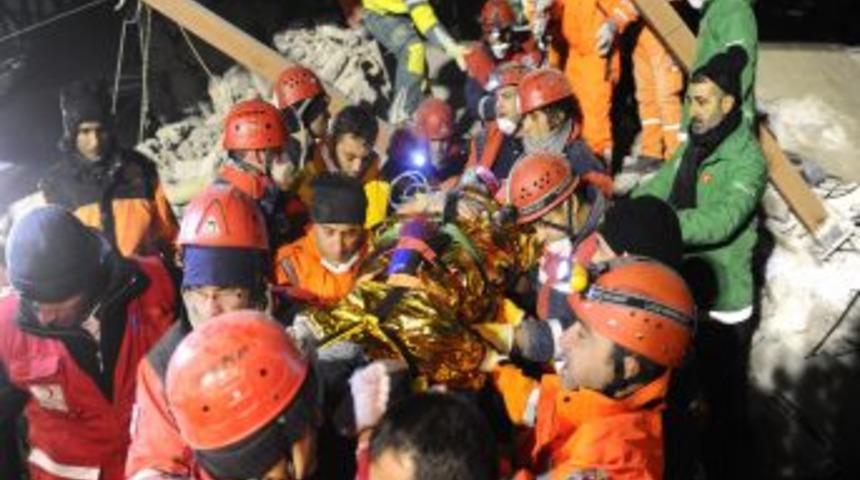 Bayram Otel’den bir kişi daha sağ olarak çıkartıldı