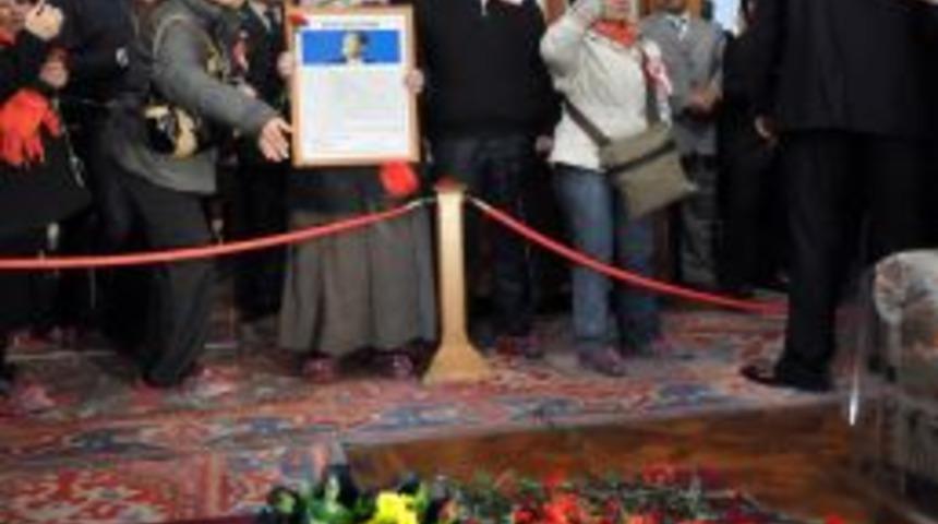 Atatürk, Dolmabahçe Sarayı'nda saygıyla anıldı